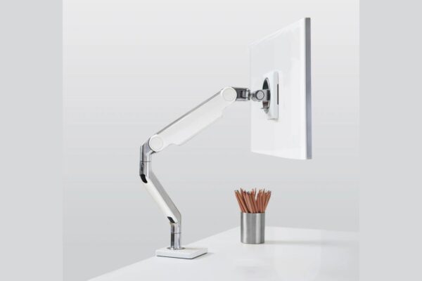 Ramię do monitora Humanscale M2 Pro w kolorze białym.